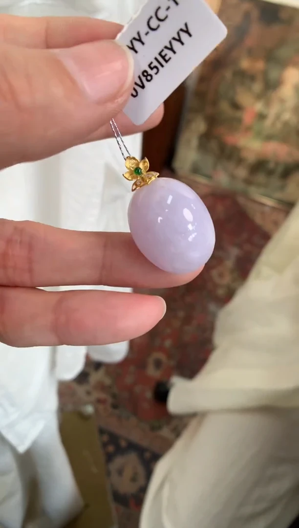 翡翠18K金镶嵌颈饰蛋面