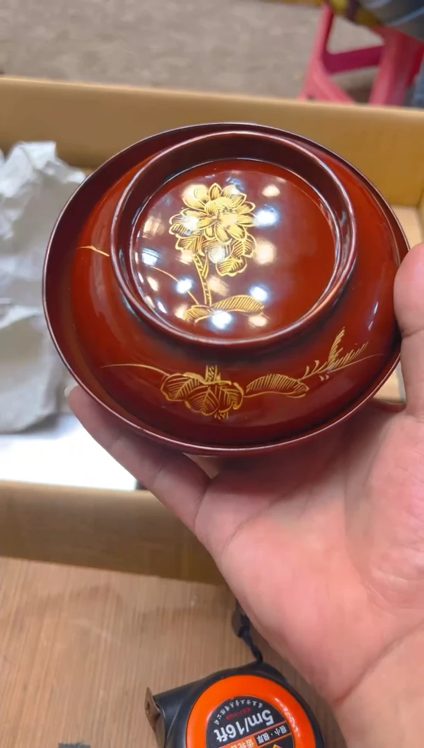 碗红色大大漂亮的碗红色大大漂亮的