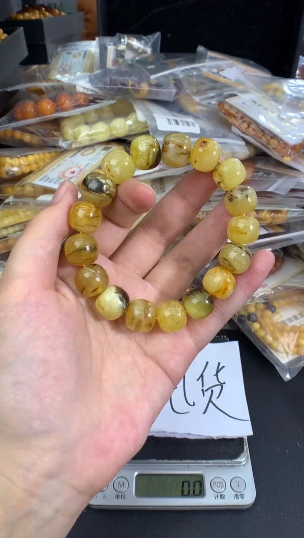 蜜蜡未镶嵌珠宝奇石160