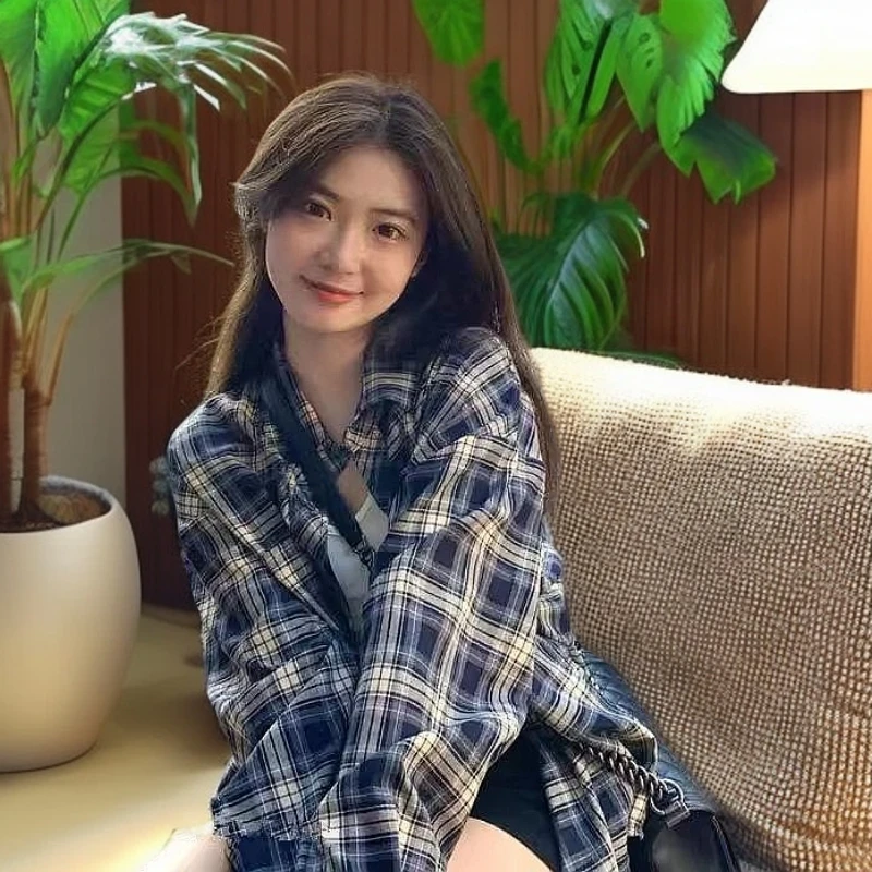 女慵懒设计复古长袖宽松感衬衫上衣厂家春夏季开衫格子外套风衬衣