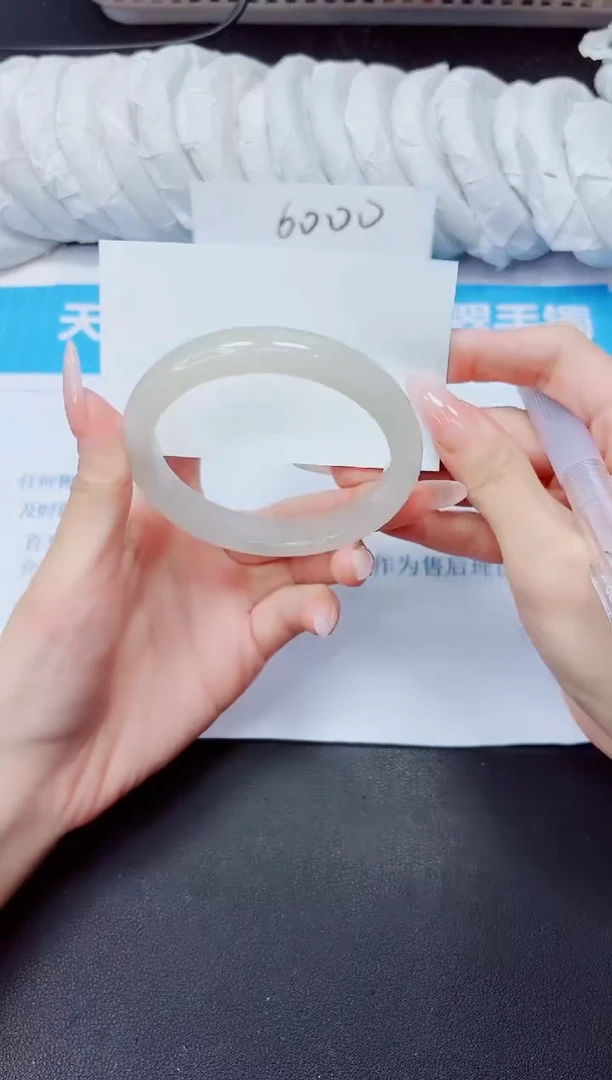 石英质玉手镯未镶嵌24/56.3