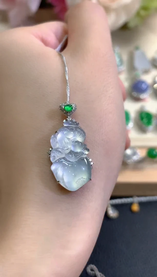 吊坠(不含链)18K金镶嵌翡翠秋日珠宝Q73