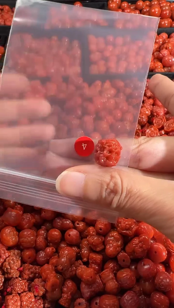 颈饰未镶嵌南红玛瑙1