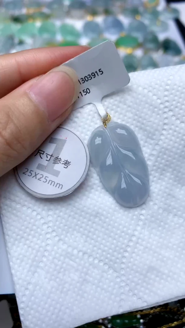 颈饰18K金镶嵌翡翠天然A货翡翠