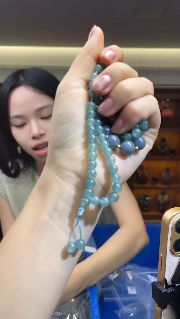 颈饰未镶嵌翡翠（多样性发一件）