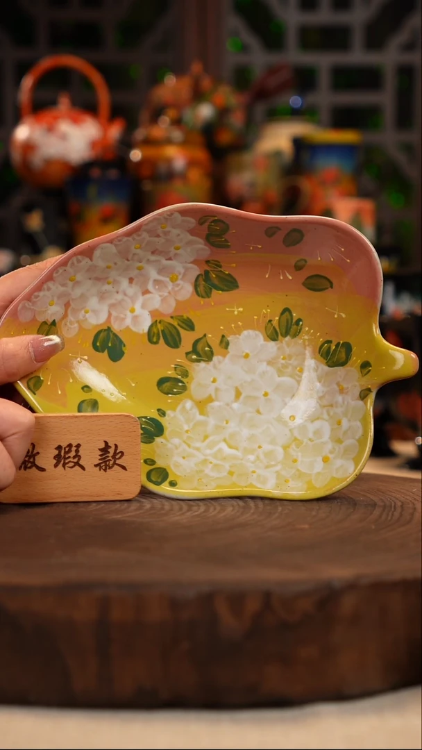 油画    釉下彩   盘微瑕