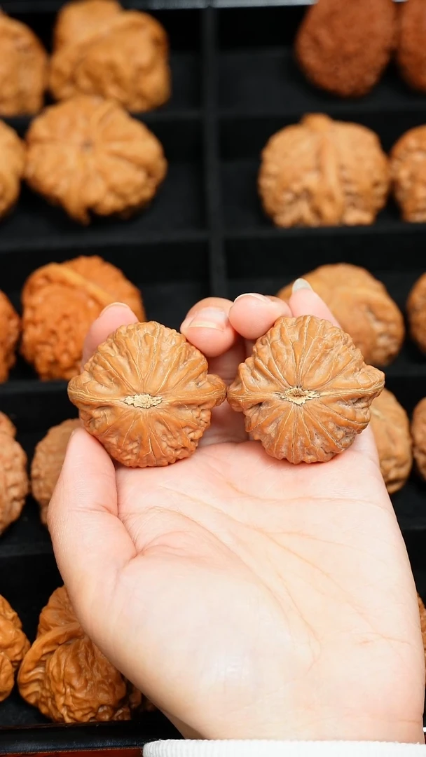 吊坠桃核㊖****㊖42铁锤