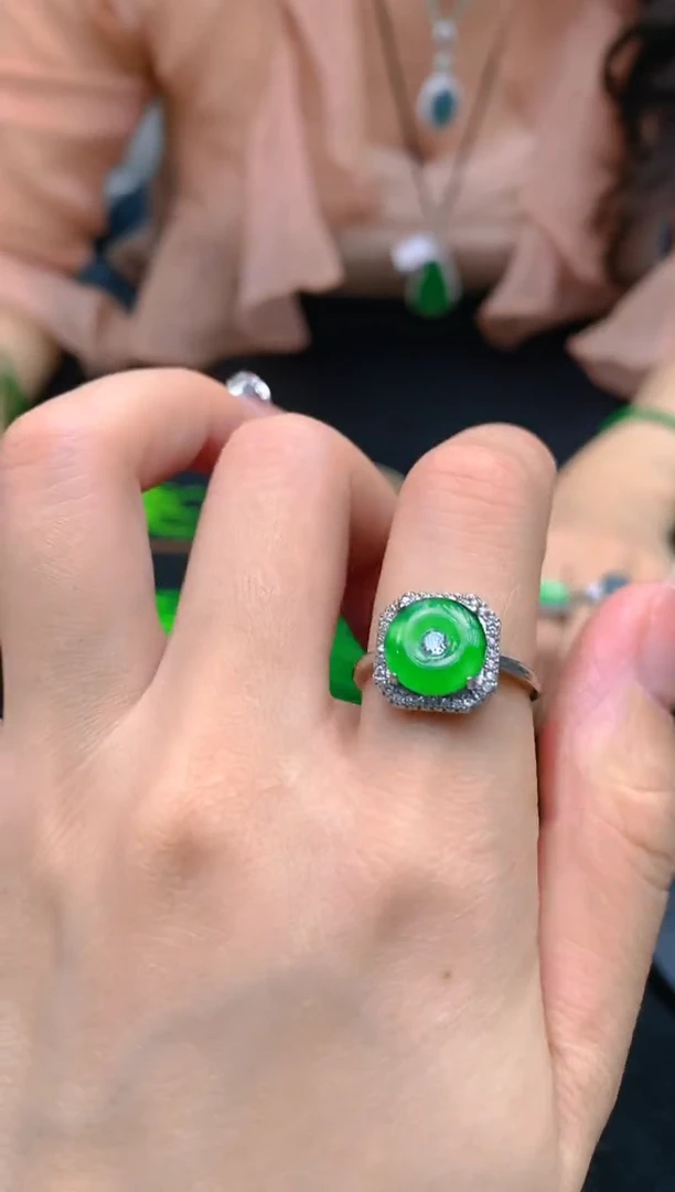 翡翠未镶嵌颈饰天然A货翡翠