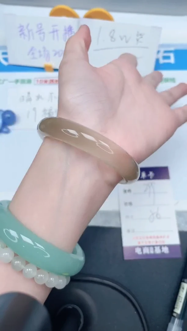 石英质玉手镯未镶嵌299-56