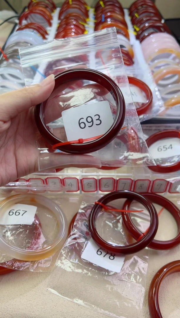 玛瑙/玉髓手镯未镶嵌58圈口*693