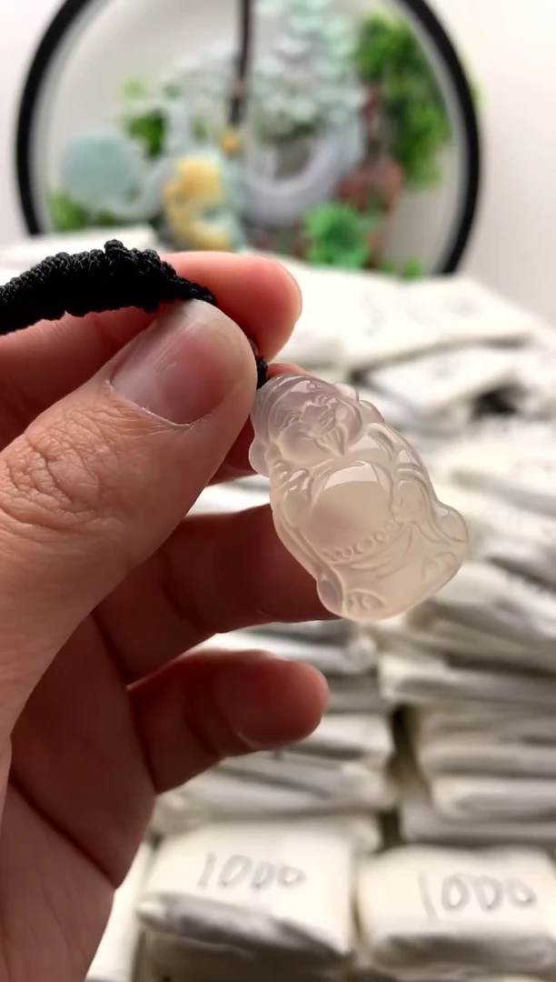 玛瑙/玉髓未镶嵌颈饰小财神