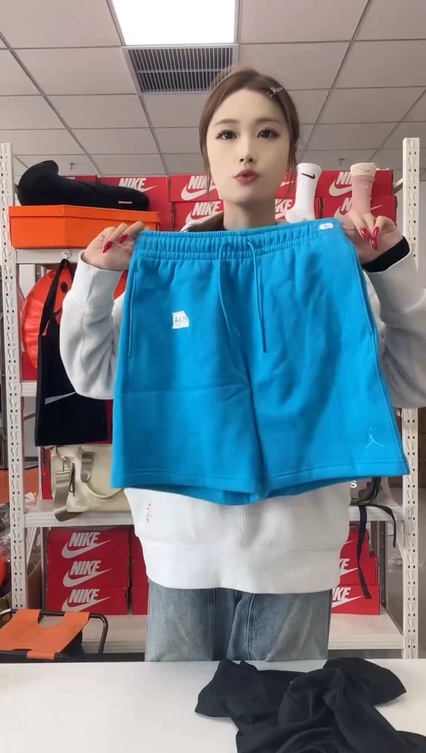 编码679  尺码 s 胸围衣长  正品直播间过款