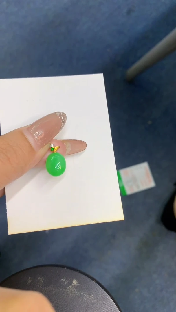 颈饰18K金镶嵌翡翠1