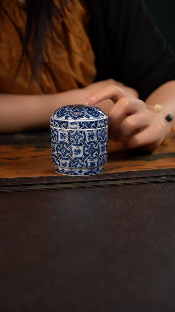 研山琢器锁子甲纹小盖罐