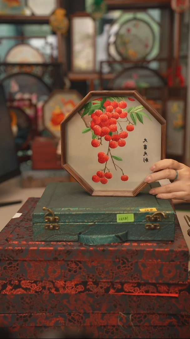 扇子苏绣双面绣八角台屏胡桃木框大号20CM