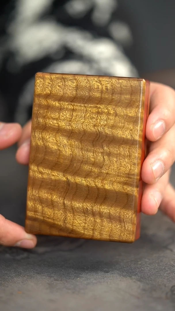 【闪购商品】金丝楠木雕439号阴沉满花纹镶嵌烟盒