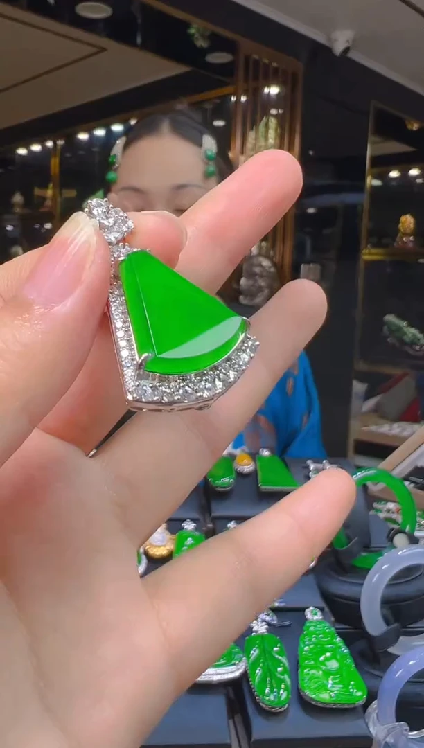 吊坠(赠链)银S925镶嵌翡翠117（多样性发其一）