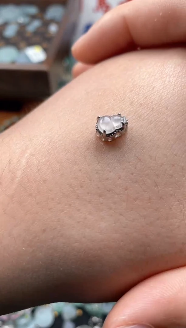 【闪购商品】翡翠颈饰未镶嵌哥哥