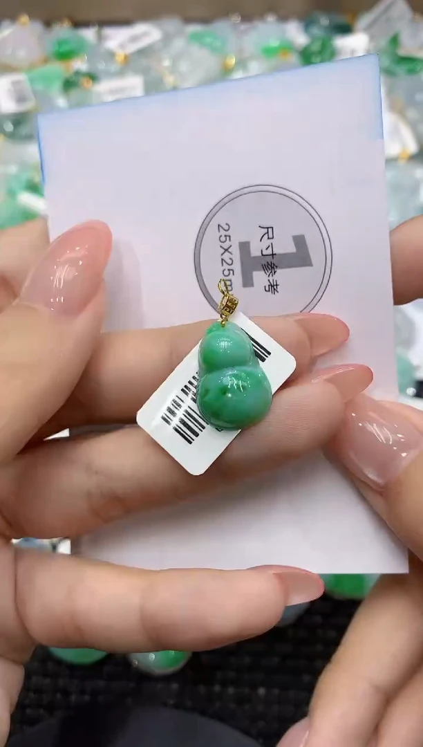 颈饰18K金镶嵌翡翠111111111111