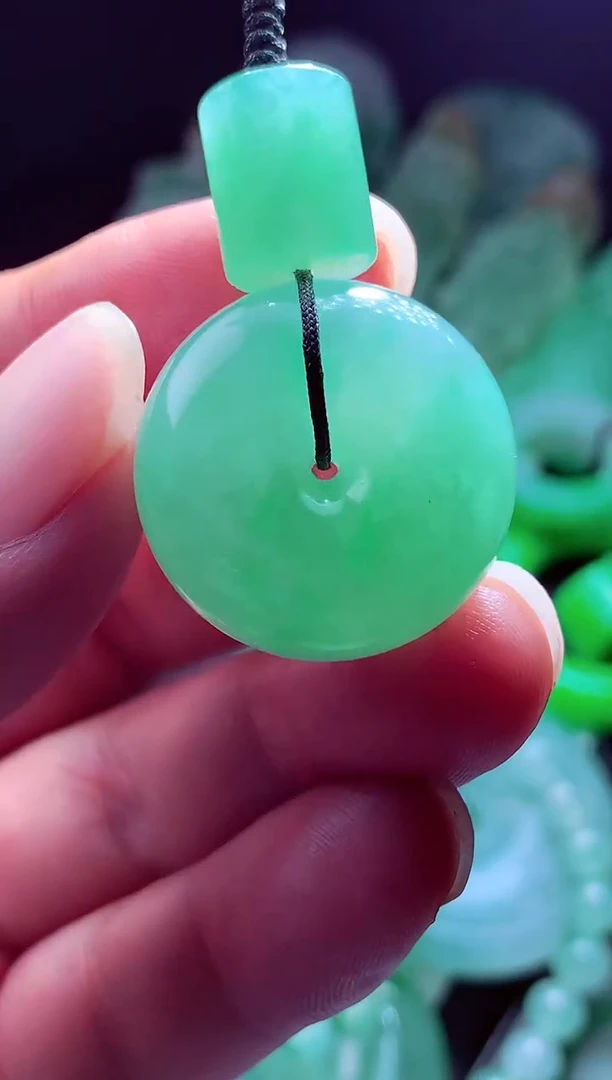 未镶嵌定制翡翠半***?翡翠毛货定制