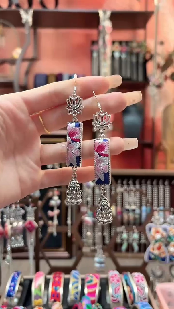 织绣云织谣民族风精美饰品   126