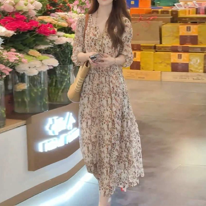 8695 轻奢大牌法式气质碎花连衣裙2025夏季新款宽松遮肚显瘦长裙
