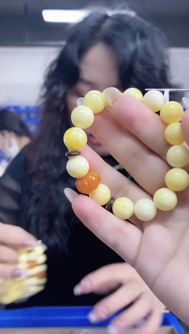 【闪购商品】蜜蜡裸石未镶嵌多样性发其一颜色微差