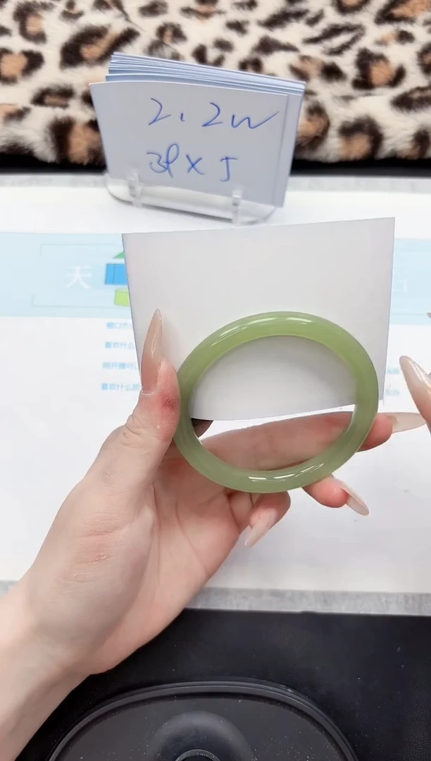 【闪购商品】石英质玉手镯未镶嵌377-56