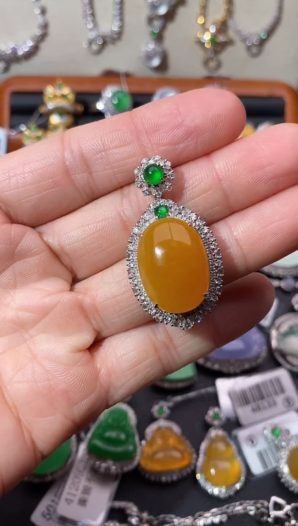 【闪购商品】翡翠吊坠(不含链)18K金镶嵌吊坠