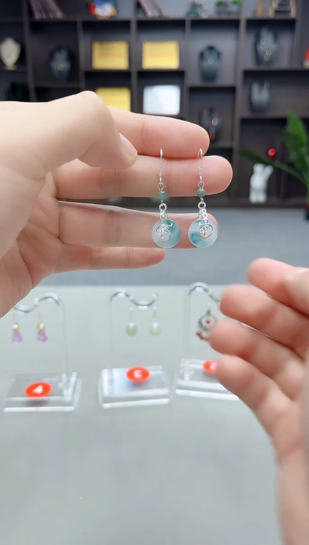 未镶嵌石英质玉（天山翠）耳饰721000