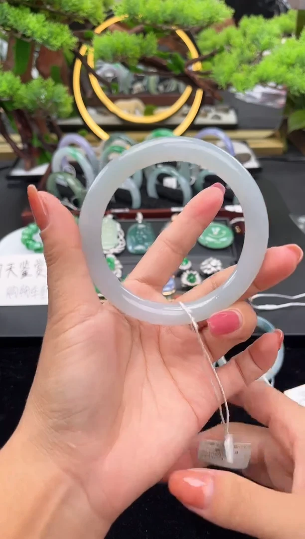 未镶嵌手镯翡翠手镯