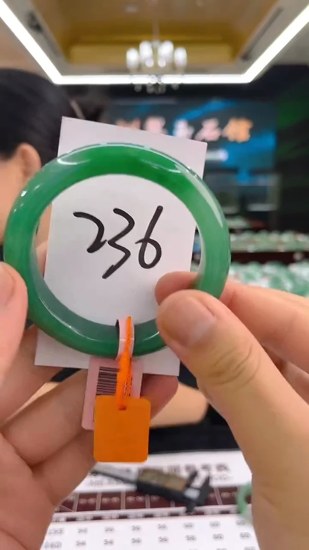 石英质玉（非洲翠）手镯未镶嵌天然冰飘花