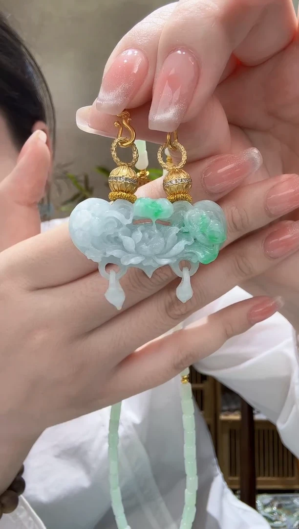 翡翠未镶嵌颈饰吊坠