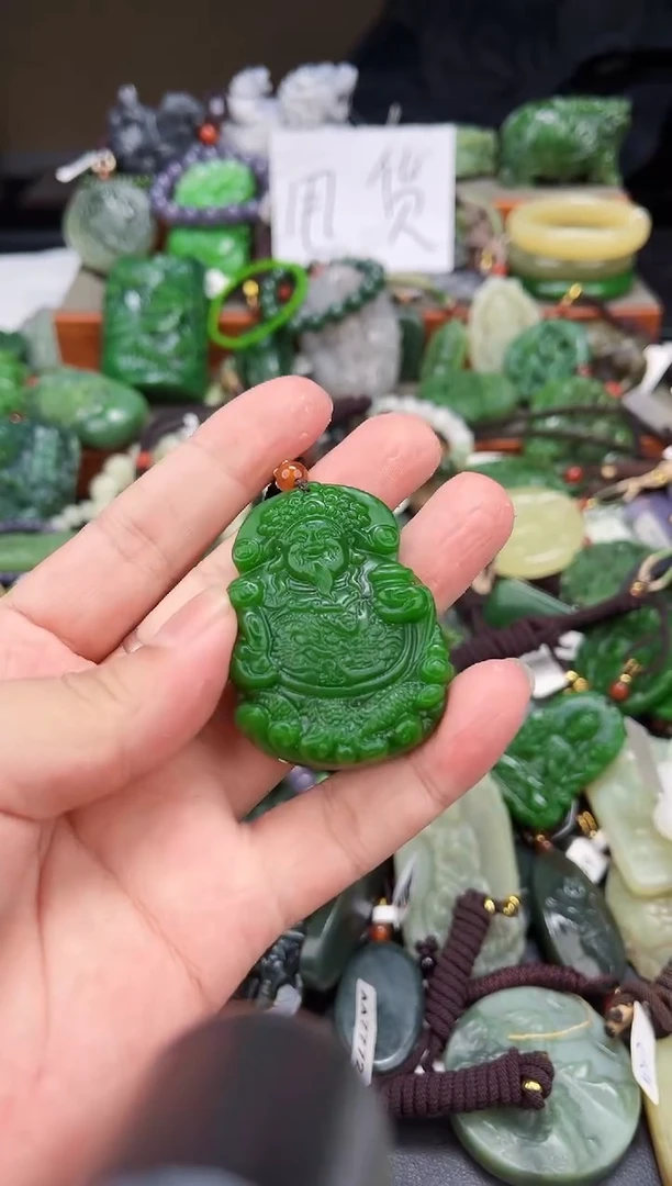 和田玉未镶嵌颈饰1