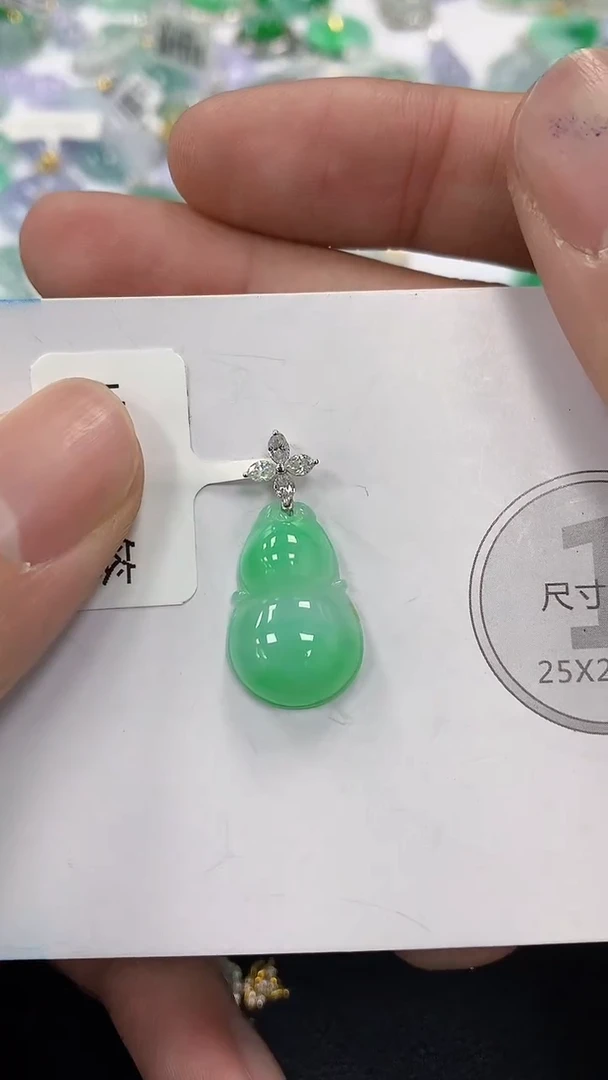 颈饰18K金镶嵌翡翠a货假一赔三支持复检百元上9元证书费自理