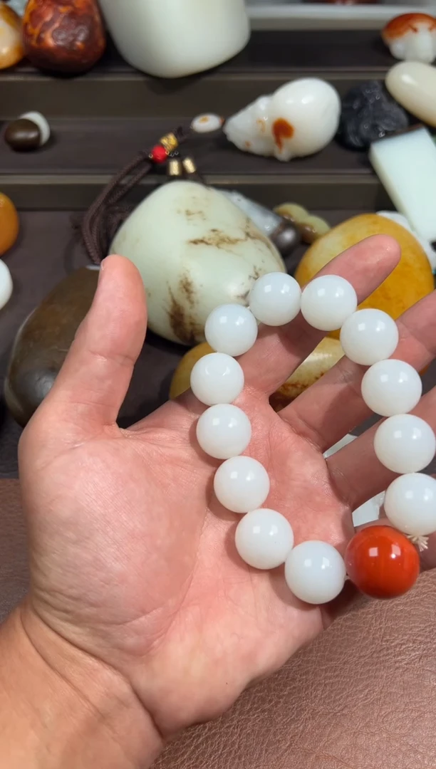 未镶嵌和田玉把件红***…和田玉