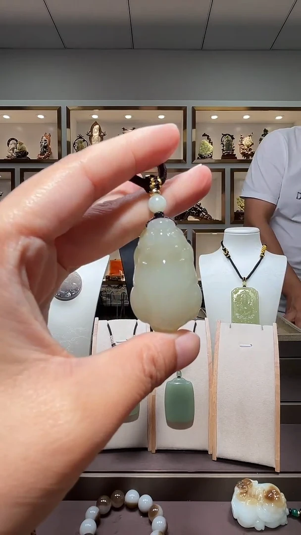 和田玉未镶嵌颈饰苏