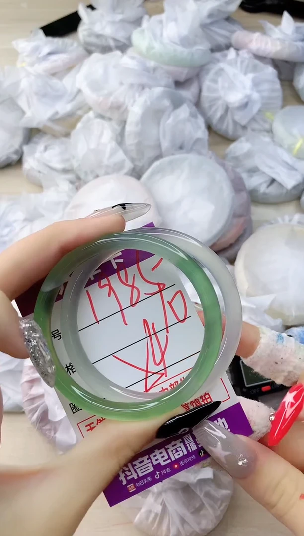 玛瑙/玉髓手镯未镶嵌1985