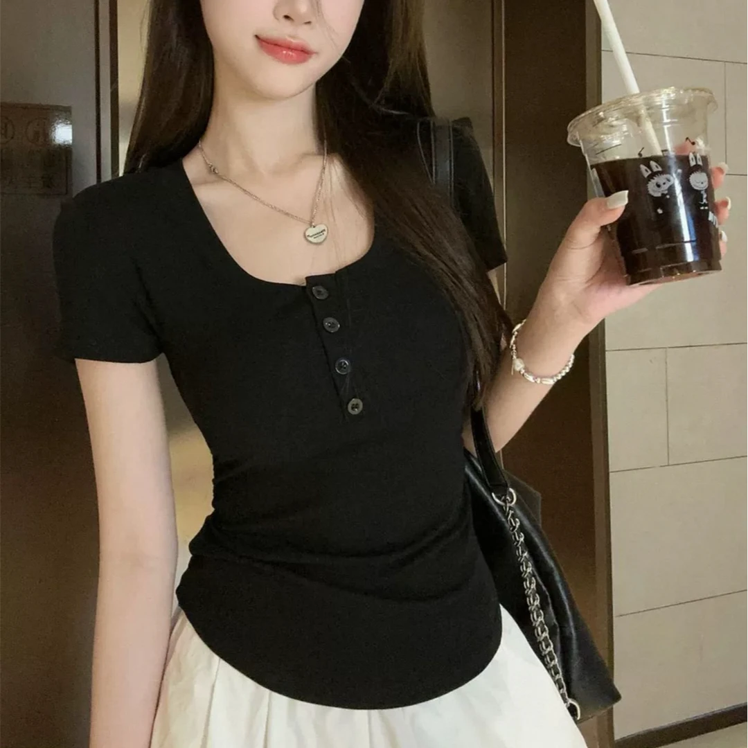 XIAO SISTERS/筱姐妹辣妹风纽扣t恤纯欲大领口收腰捏褶短袖打底衫