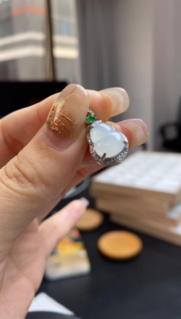 【闪购商品】定制翡翠银S925镶嵌翡翠吊坠~