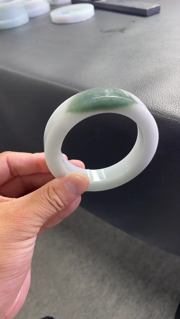 未镶嵌手镯定制翡翠手镯