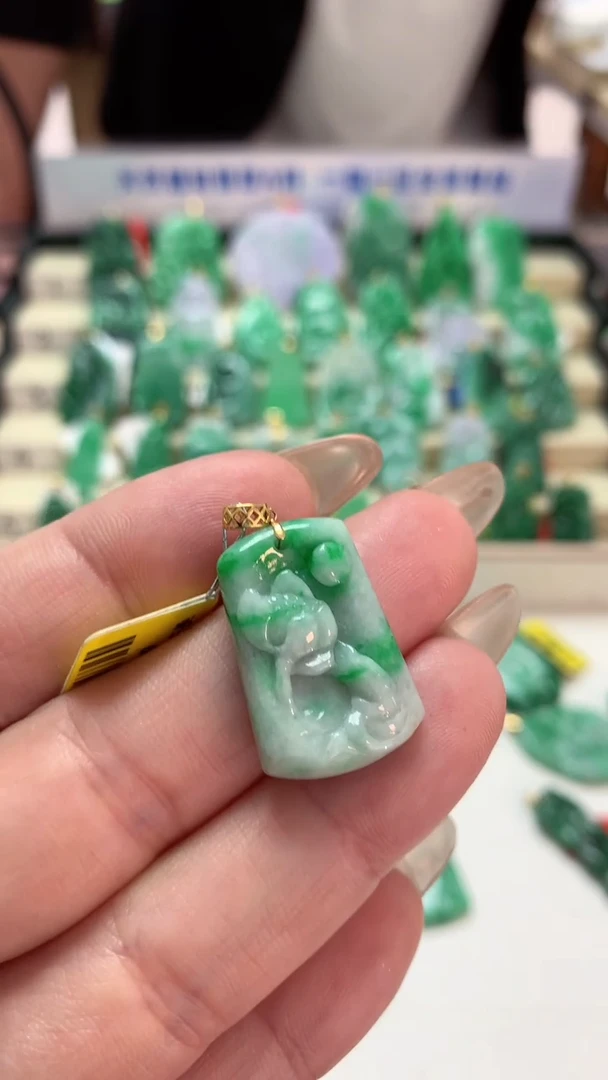 【闪购商品】翡翠吊坠(不含链)18K金镶嵌挂件