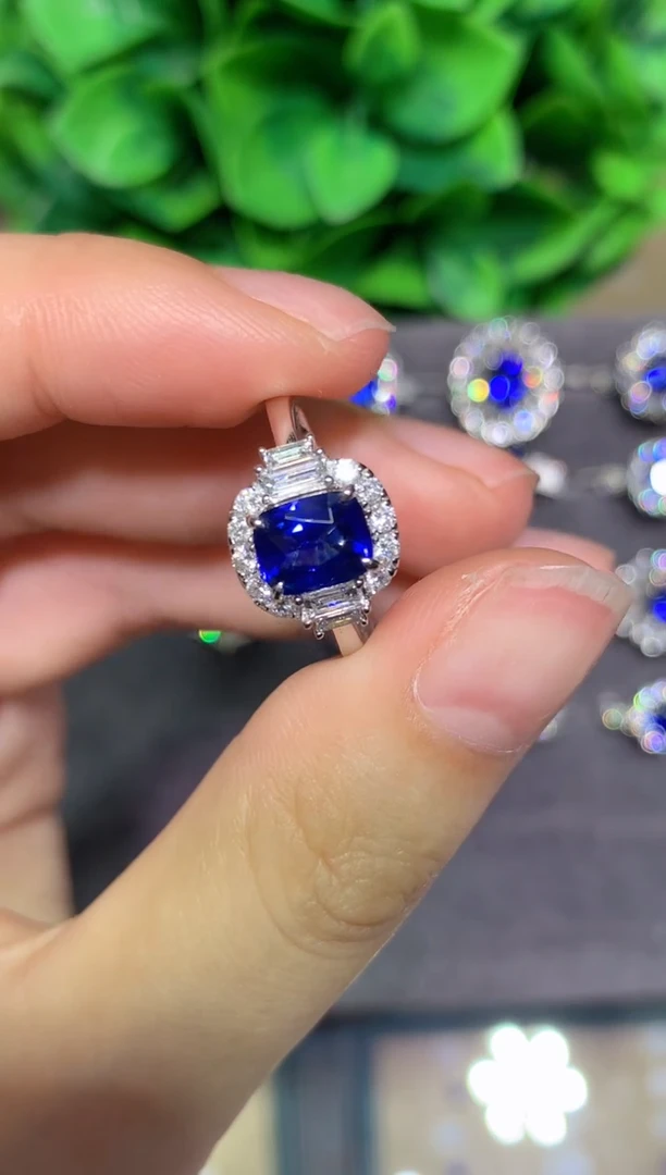 戒指蓝宝石18K金镶嵌1.52ct