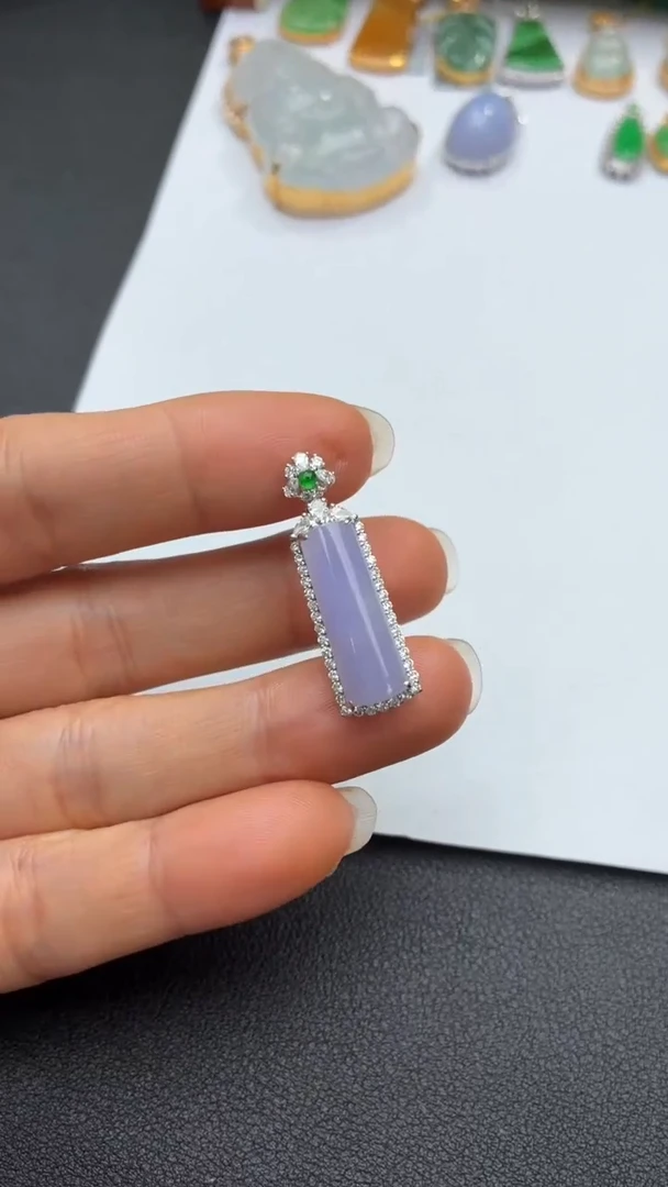 颈饰18K金镶嵌翡翠天然翡翠A货