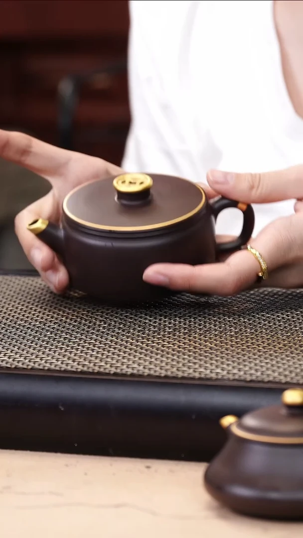茶壶紫砂四号井茄皮紫泥描金钱币钮汉瓦150cc