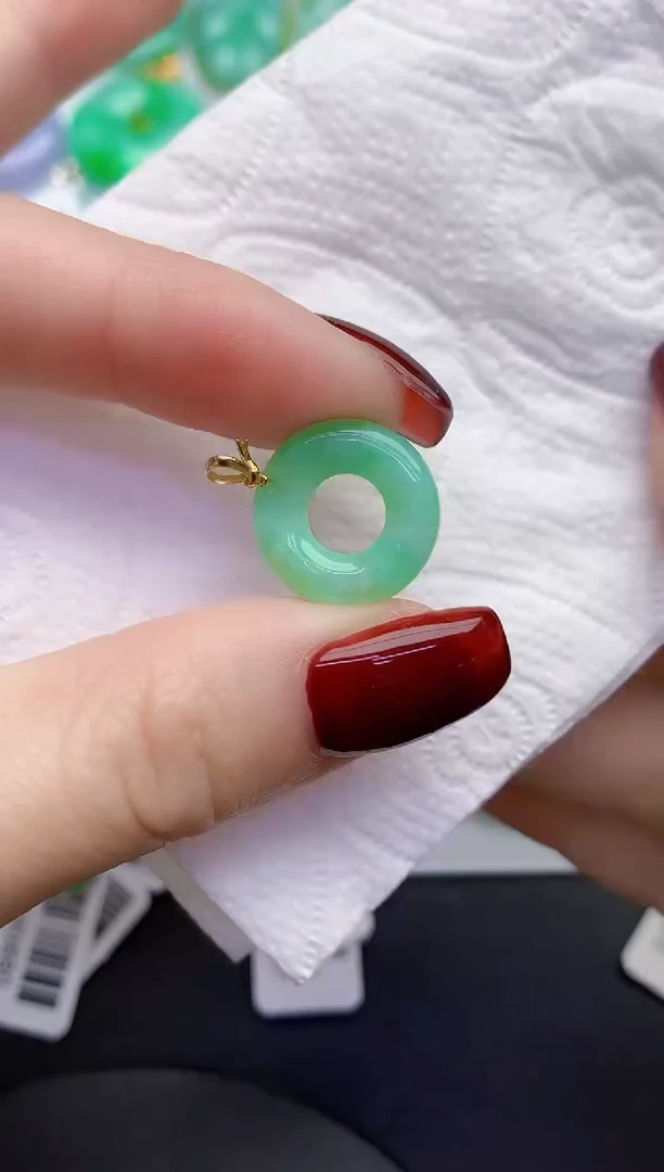 颈饰18K金镶嵌翡翠缅甸天然翡翠A货