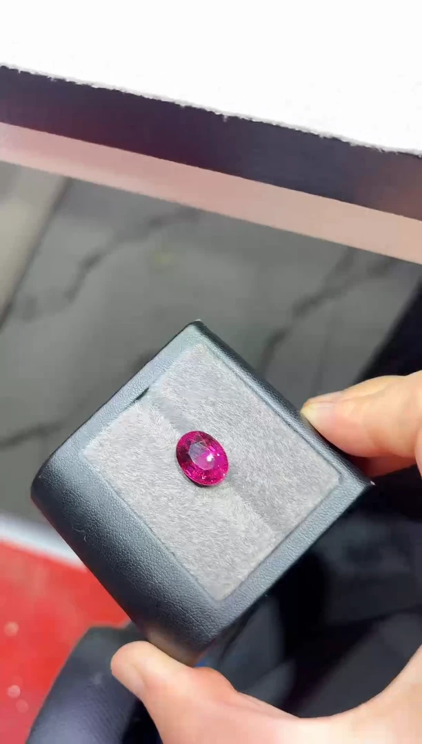 未镶嵌裸石石榴石一粒8.39ct