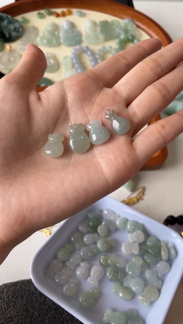 【闪购商品】翡翠配石未镶嵌钱袋
