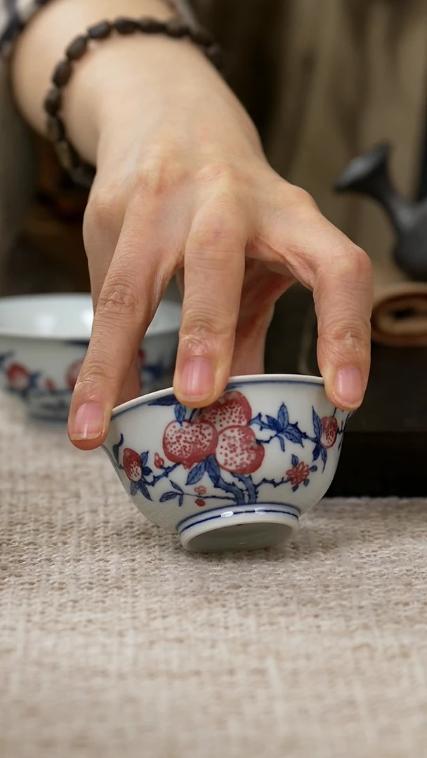 /049青花釉里红内外寿桃正德杯