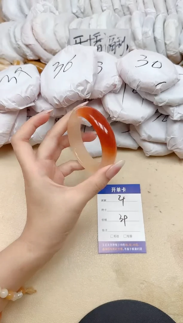 未镶嵌手镯石英质玉4/55.2